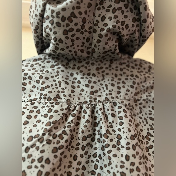 Von zipper leopard women’s jacket size 12 drawstring hood zip up stretchy cuffs - Picture 9 of 9
